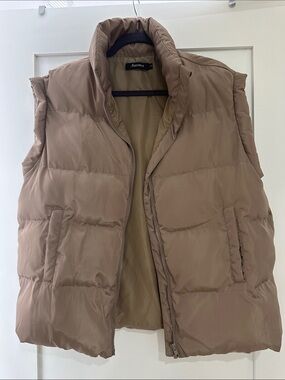 Neutral Puffer Vest - Women's Sleeveless Jacket